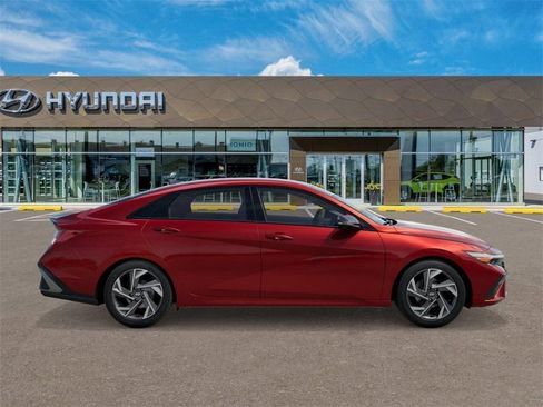 Used 2025 Hyundai Elantra Sport FWD image 7