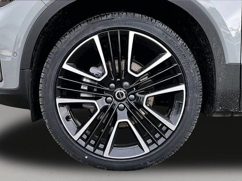 New 2026 Volvo XC40 B5 Ultra w/ Protection Package Premier AWD/4WD image 13