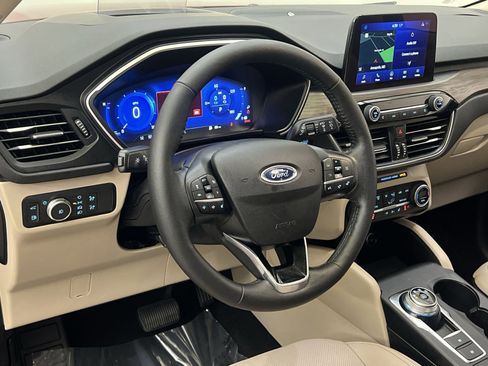 Used 2020 Ford Escape Titanium image 14