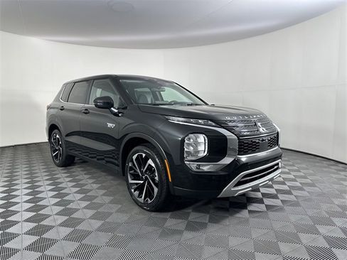 New 2025 Mitsubishi Outlander SE image 3