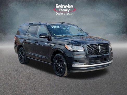 Used 2022 Lincoln Navigator 4WD image 3