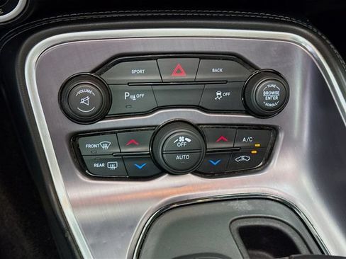 Used 2015 Dodge Challenger SXT w/ Driver Convenience Group RWD image 15