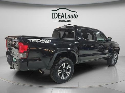 Used 2018 Toyota Tacoma TRD Sport image 5
