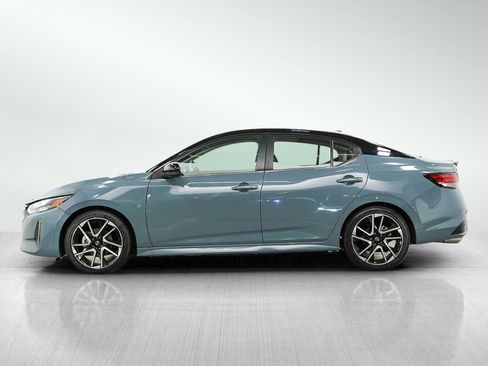 Used 2025 Nissan Sentra SR w/ SR Premium Package FWD image 2