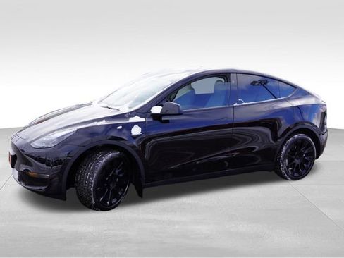 Used 2025 Tesla Model Y Long Range image 10