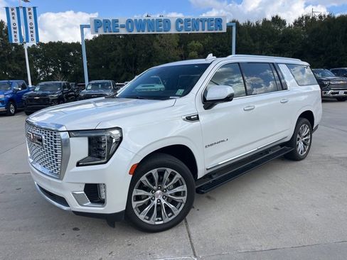 Used 2021 GMC Yukon XL Denali w/ Denali Premium Package image 2