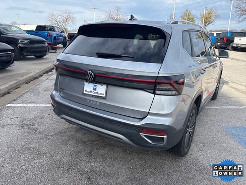 Used 2025 Volkswagen Taos SE image 28