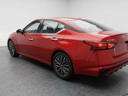 Used 2025 Nissan Altima 2.5 SV FWD image 6