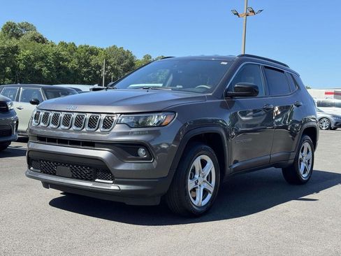 Used 2024 Jeep Compass Latitude AWD/4WD image 23