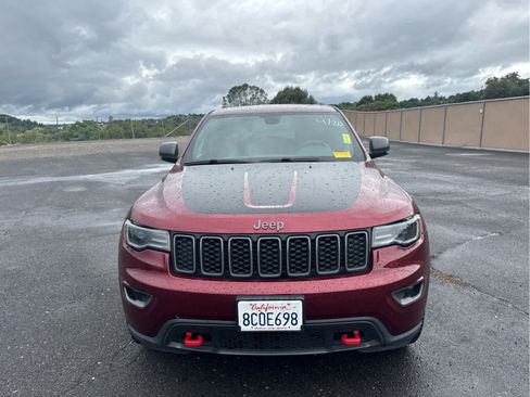 Used 2018 Jeep Grand Cherokee Trailhawk w/ Trailhawk Luxury Group AWD/4WD image 2