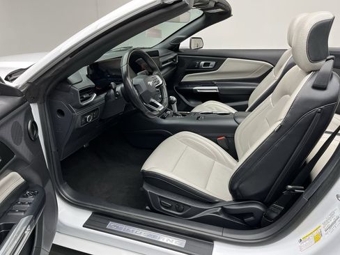 Used 2024 Ford Mustang Premium image 3