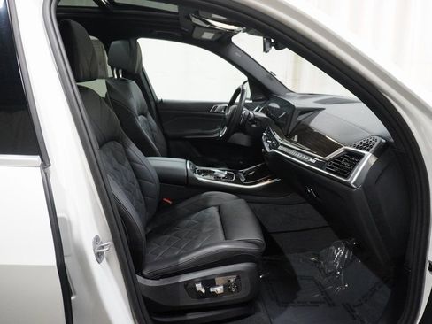 Used 2024 BMW X5 xDrive50e image 11