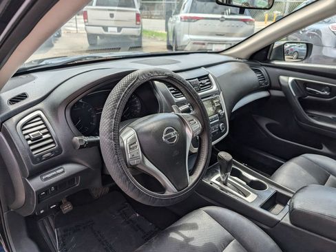 Used 2017 Nissan Altima 2.5 SR w/ LED Appearance Package FWD image 13