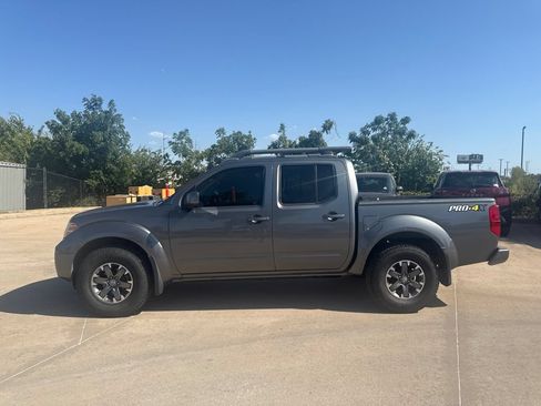 Used 2016 Nissan Frontier PRO-4X w/ Pro-4x Luxury Package AWD/4WD image 2