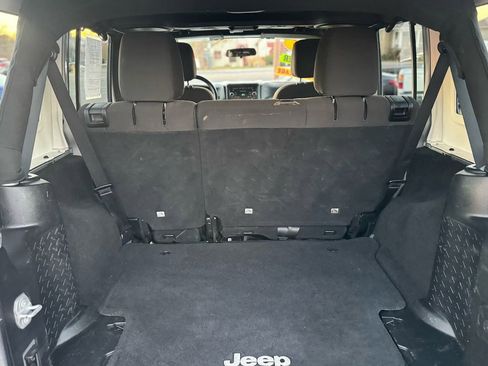 Used 2015 Jeep Wrangler Unlimited Sport image 16