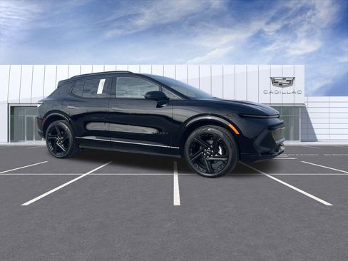 Used 2025 Chevrolet Equinox EV RS w/ Convenience Package II image 2