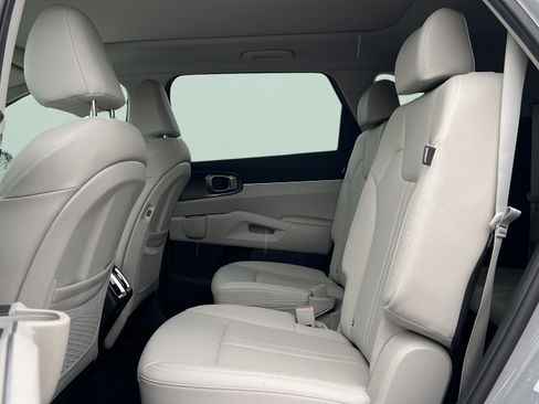 Used 2025 Kia Sorento EX w/ Panoramic Sunroof Package FWD image 13