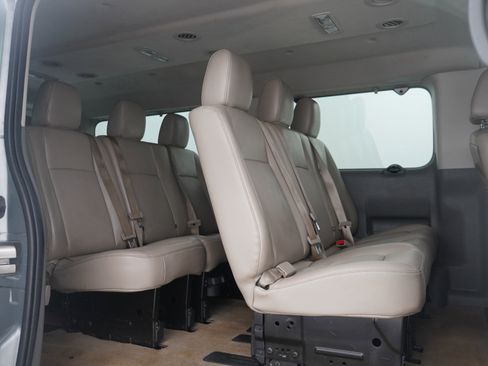 Used 2020 Nissan NV 3500 SL image 12