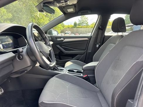 Used 2025 Volkswagen Jetta Sport FWD image 13