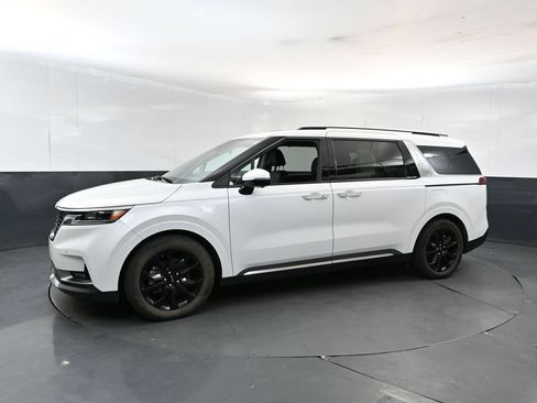 Used 2024 Kia Carnival SX Prestige FWD image 2