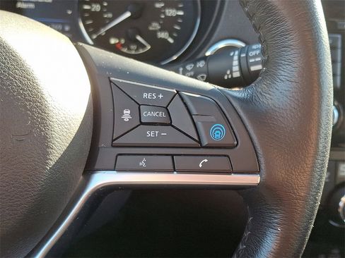 Used 2019 Nissan Rogue SV w/ Premium Package image 22