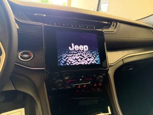 Used 2024 Jeep Grand Cherokee Altitude AWD/4WD image 15