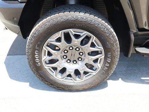Used 2025 GMC Hummer EV 3X AWD/4WD image 14