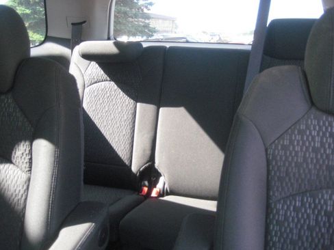 Used 2010 GMC Acadia SLE image 14