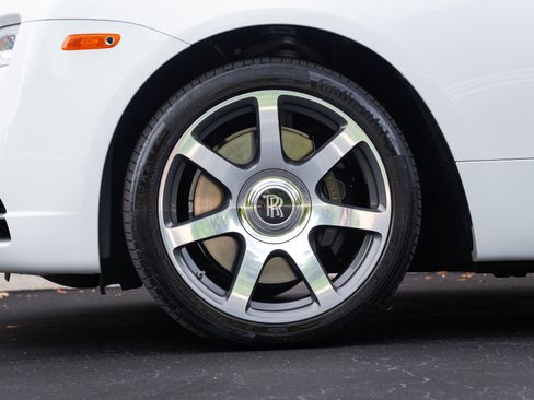 Used 2017 Rolls-Royce Dawn RWD image 27