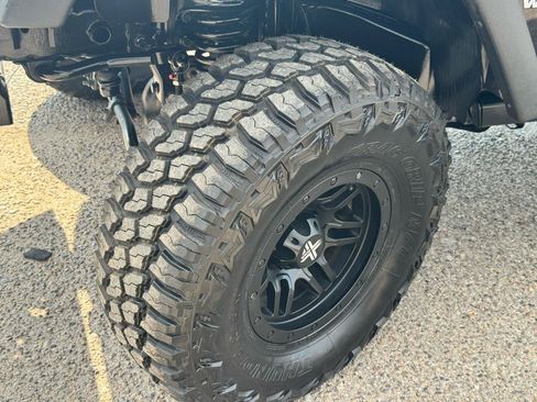 Used 2010 Jeep Wrangler Unlimited Rubicon AWD/4WD image 16