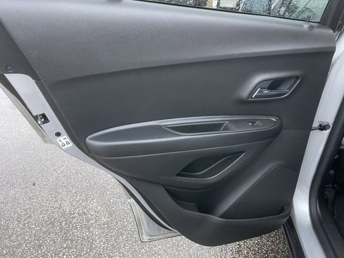 Used 2022 Chevrolet Trax LT w/ LT Convenience Package image 22