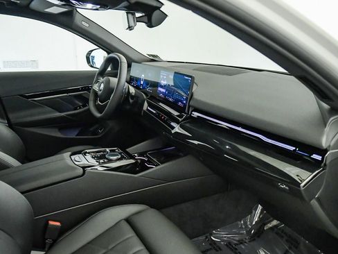 Used 2026 BMW 530i RWD image 16