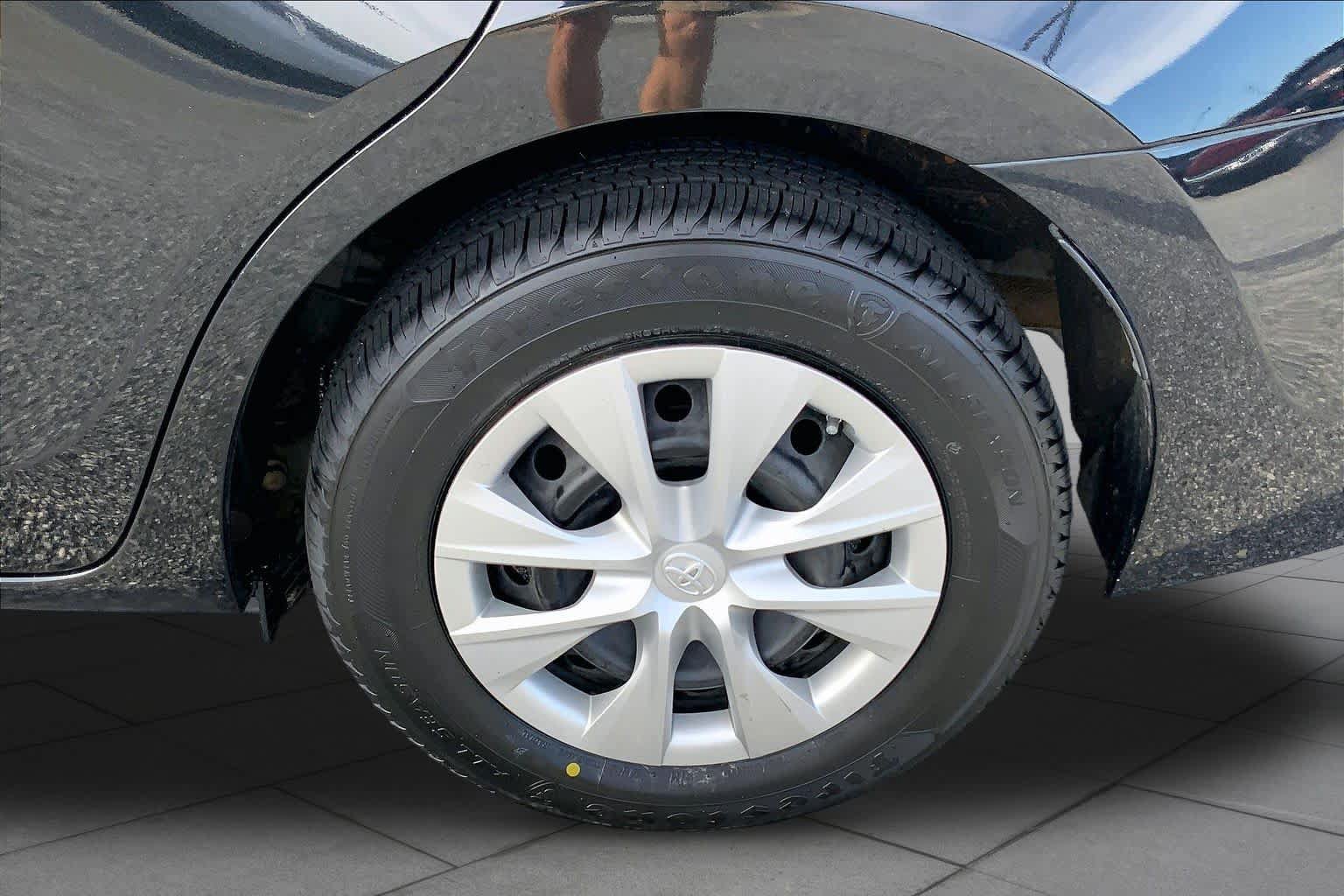 Used 2014 Toyota Corolla L FWD image 10