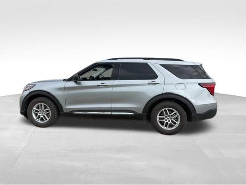 Used 2025 Ford Explorer Active w/ Active Comfort Package image 6