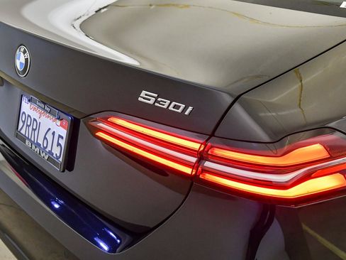 Used 2025 BMW 530i w/ Premium Package image 12