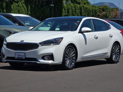 Used 2017 Kia Cadenza Premium w/ Luxury Package FWD image 8