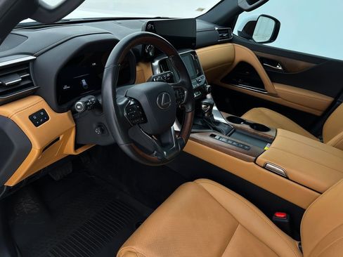 Used 2024 Lexus LX 600 4WD w/ Luxury Package image 12