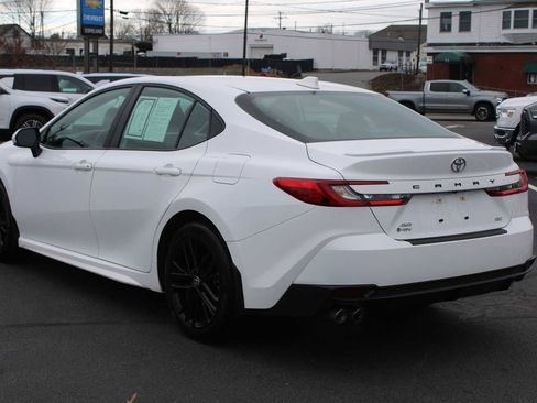 Used 2025 Toyota Camry LE image 5
