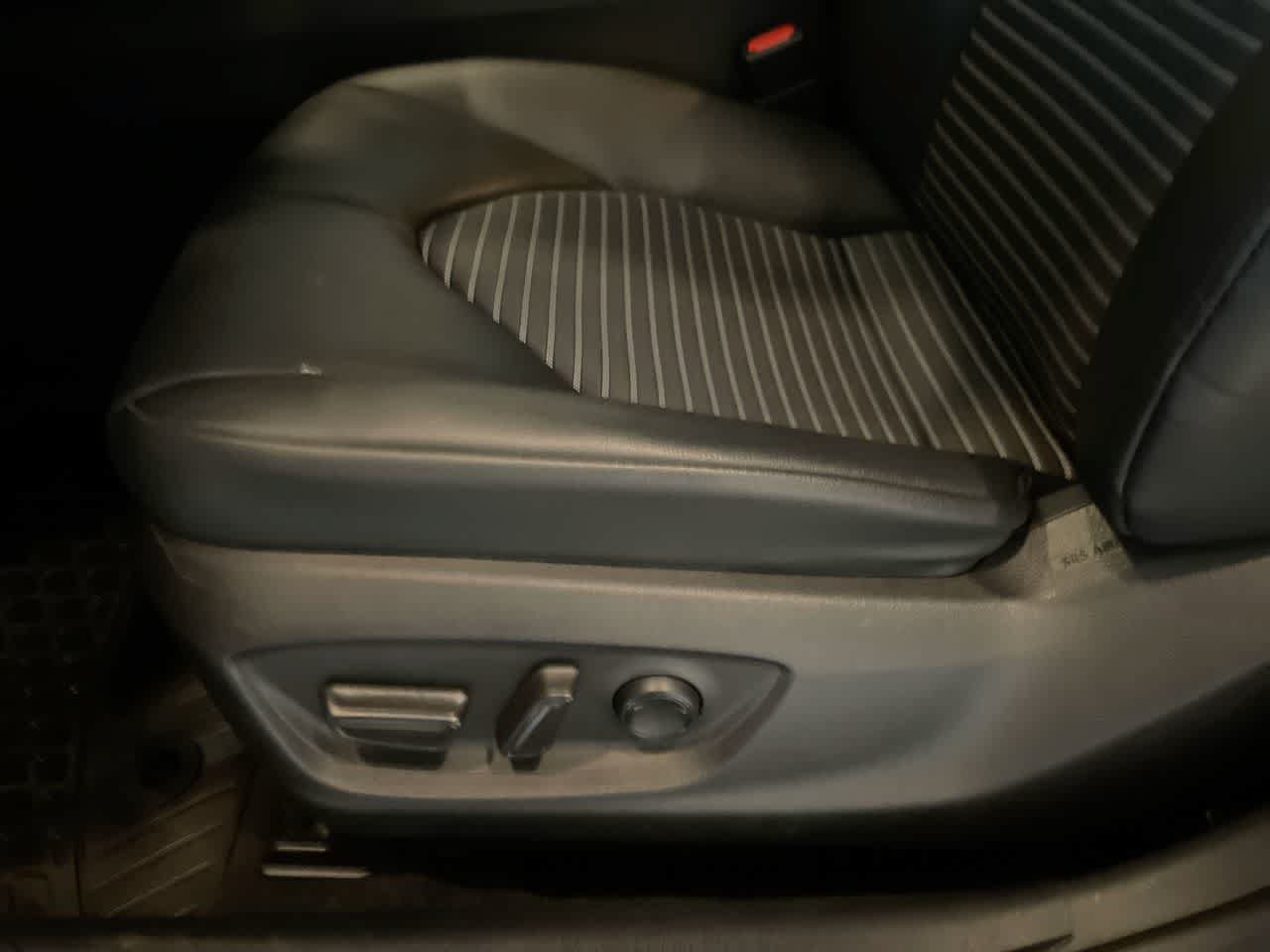 Used 2020 Toyota Camry SE FWD image 12