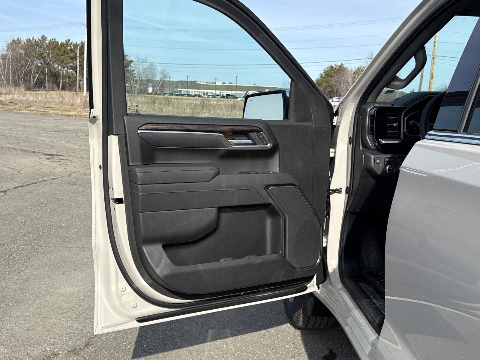 New 2026 GMC Sierra 1500 SLE w/ X31 Off-Road Package AWD/4WD image 19