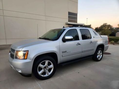 Used 2013 Chevrolet Avalanche LT w/ Texas Edition image 2