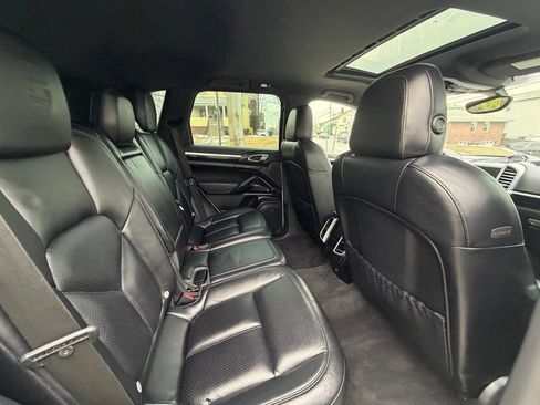 Used 2017 Porsche Cayenne Platinum Edition AWD/4WD image 19