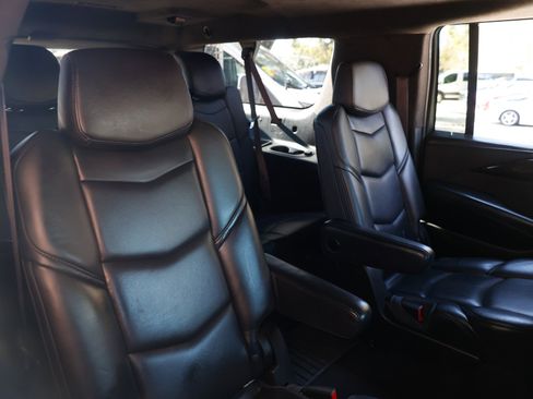 Used 2017 Cadillac Escalade ESV Platinum image 17