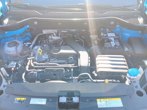 Used 2025 Volkswagen Taos SE w/ Panoramic Sunroof Package image 20