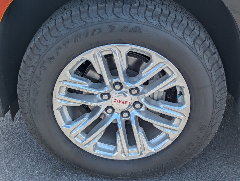Used 2023 GMC Yukon XL SLT w/ SLT Premium Package AWD/4WD image 13
