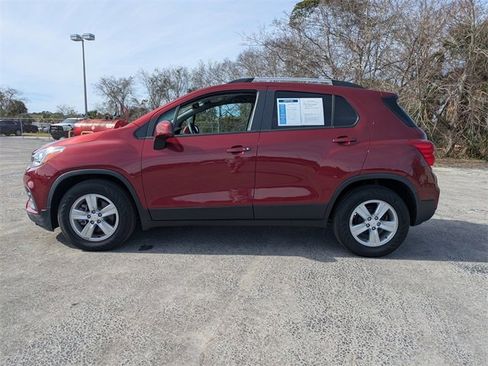 Certified 2022 Chevrolet Trax LT w/ LT Convenience Package image 4