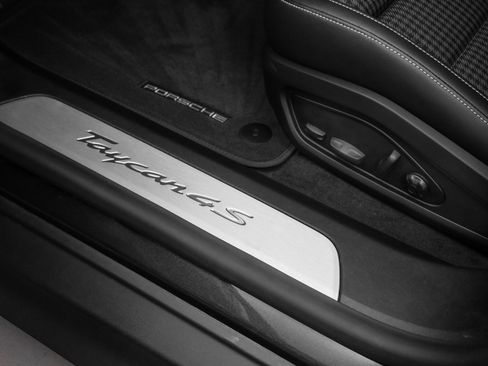 New 2025 Porsche Taycan 4S image 32