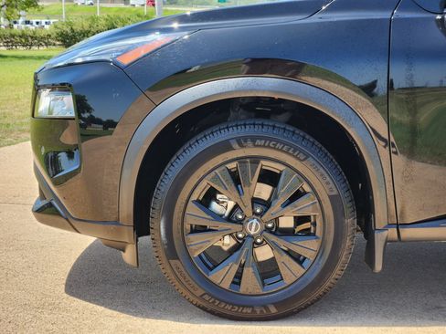 Used 2023 Nissan Rogue SV w/ SV Premium B Package FWD image 13