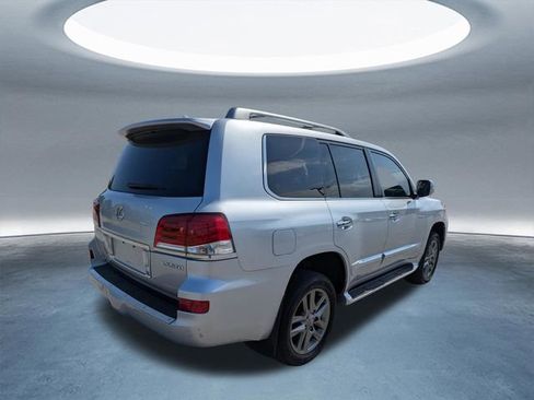 Used 2015 Lexus LX 570 4WD w/ Luxury Package image 4