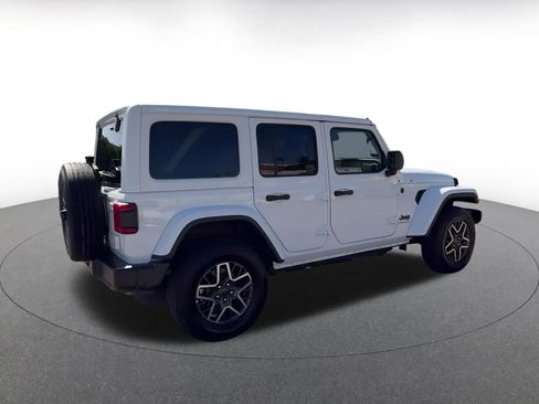 Used 2025 Jeep Wrangler Sahara image 15